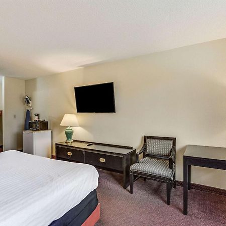 Econo Lodge Whitehall Near Michigan'S Adventure Extérieur photo