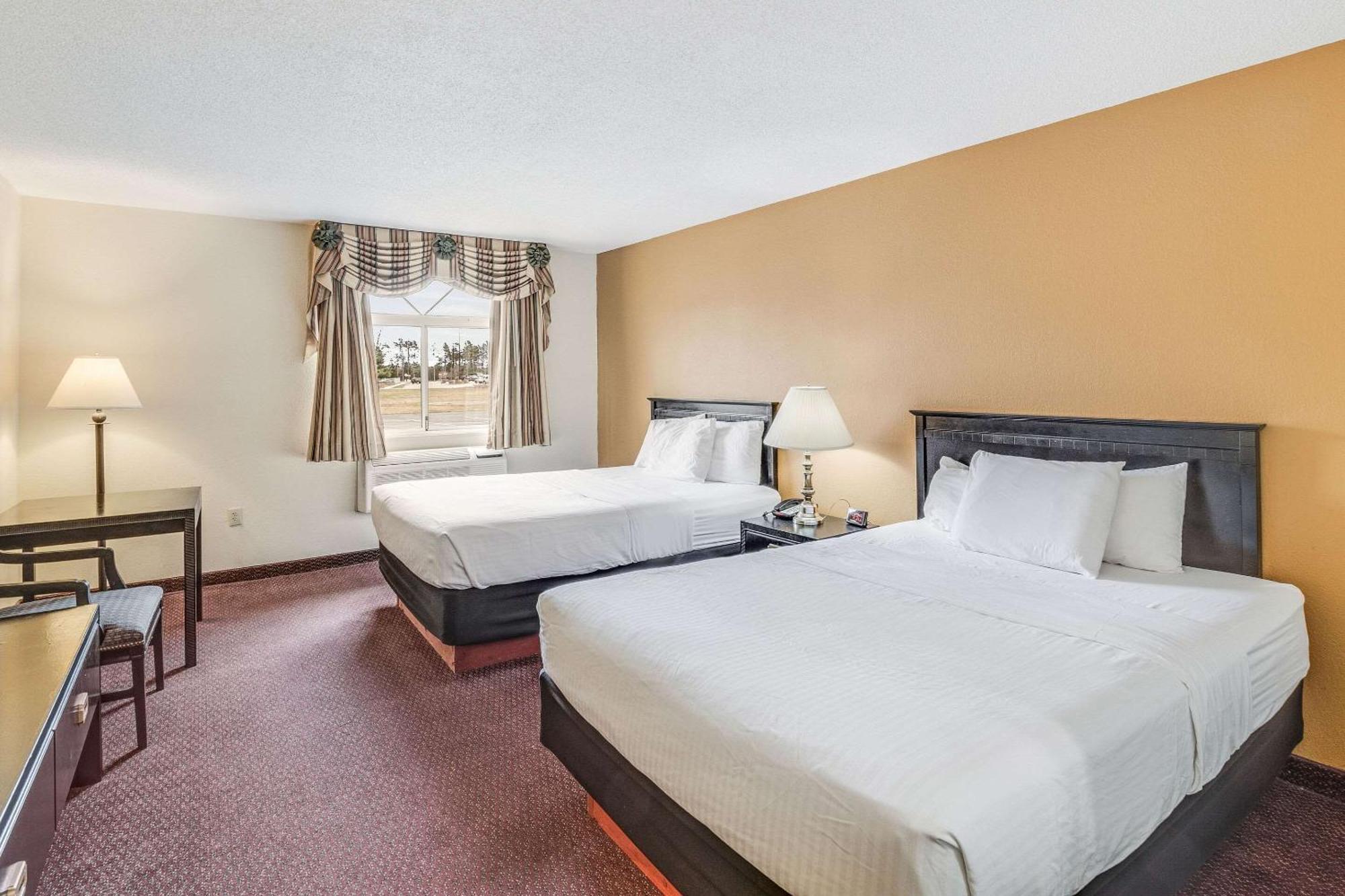 Econo Lodge Whitehall Near Michigan'S Adventure Extérieur photo