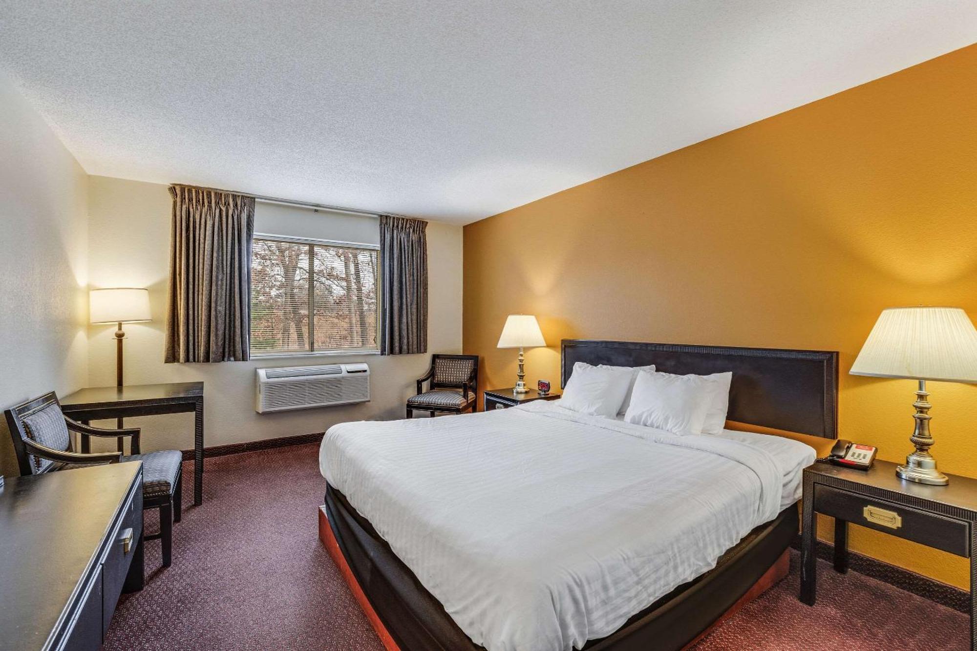 Econo Lodge Whitehall Near Michigan'S Adventure Extérieur photo