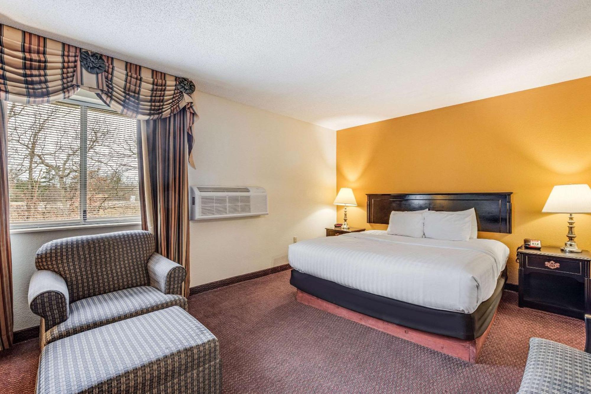 Econo Lodge Whitehall Near Michigan'S Adventure Extérieur photo