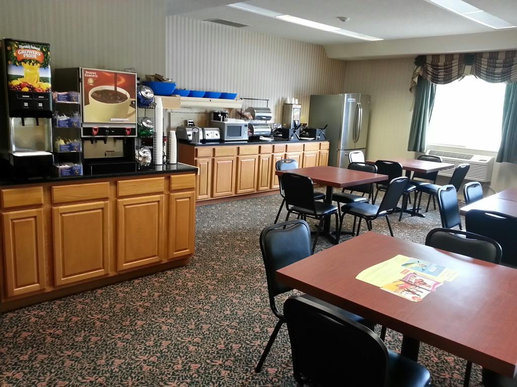 Econo Lodge Whitehall Near Michigan'S Adventure Extérieur photo
